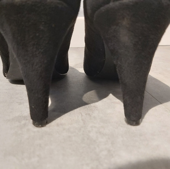 Black heels - Picture 2 of 4